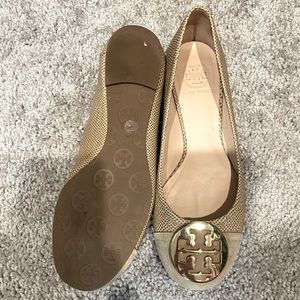 Excellent condition Tory Flats